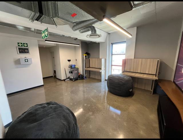 703M² OFFICE TO LET IN WOODSTOCK
